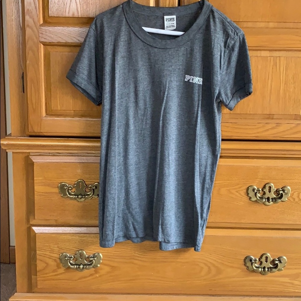 Grey VS t shirt